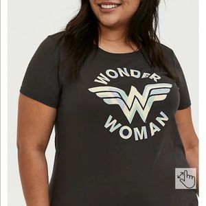 DC COMICS WONDER WOMAN VINTAGE BLACK CREW TEE